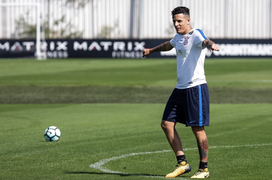 Jogadores no treino da manh antes do embarque para o Rio