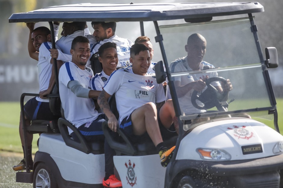 Jogadores no treino da manhã antes do embarque para o Rio