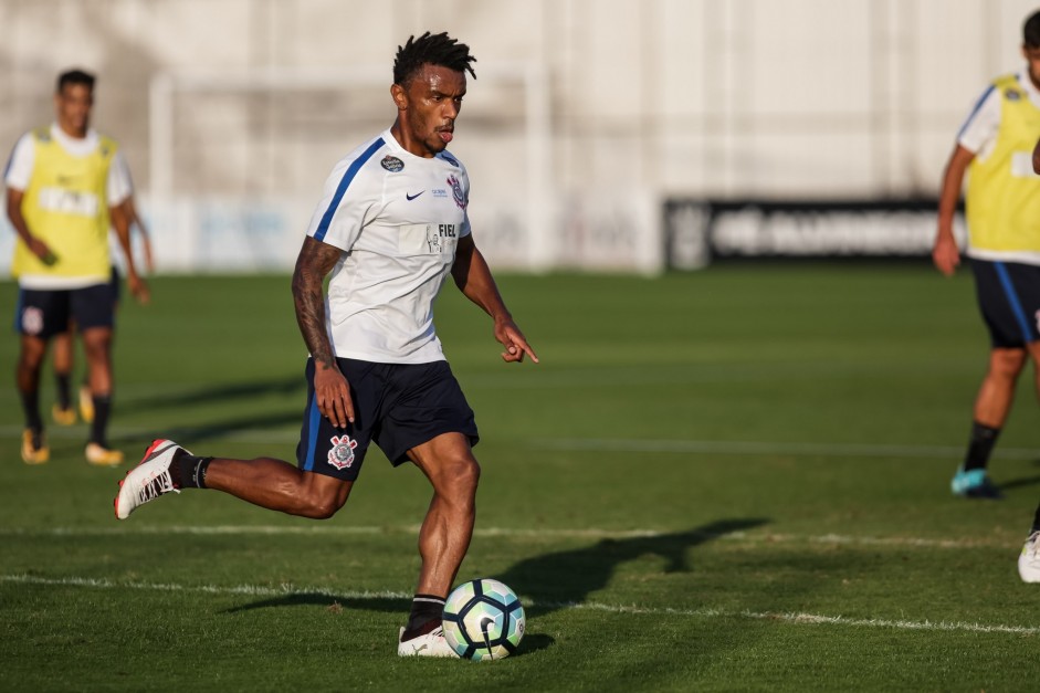 Paulo Roberto no treino após partida contra o Avaí