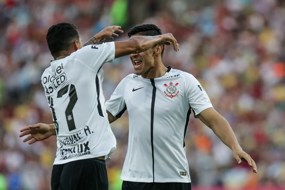 Balbuena comemora gol na partida contra o Fluminense no Maracanã pelo Brasileirão 2017