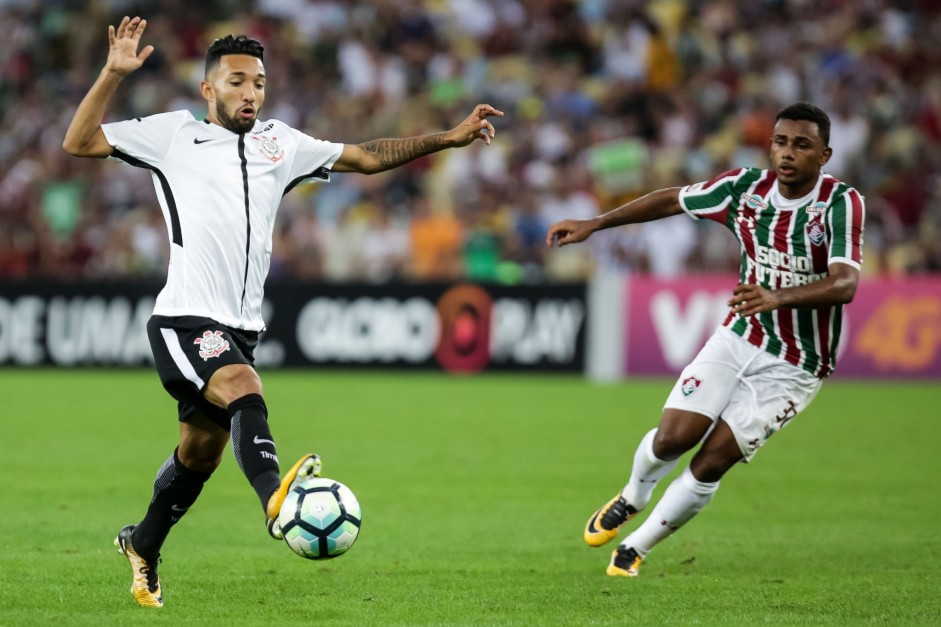 Clayson em ao contra o Fluminense no Maracan pelo Brasileiro 2017