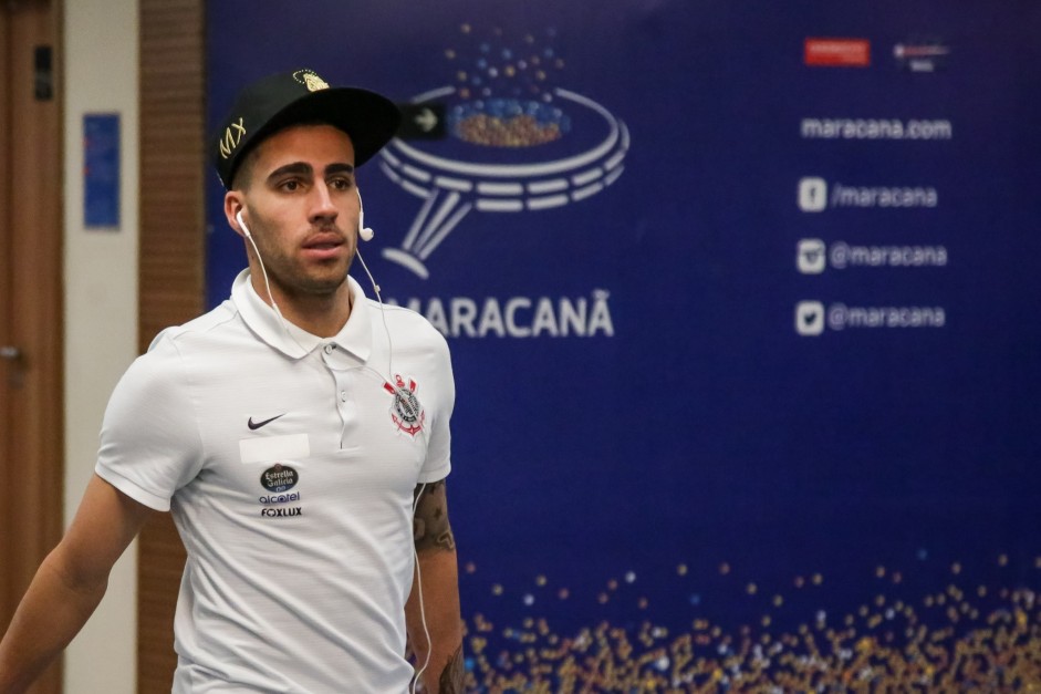 Gabriel na chegada ao estádio antes da partida contra o Fluminense