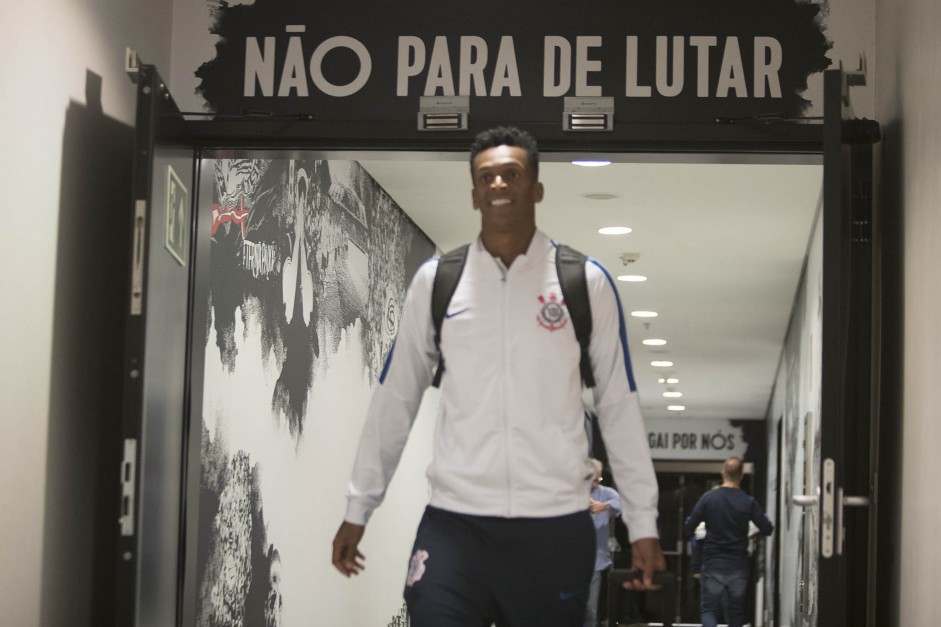 Jô antes da partida contra o Patriotas pela Sulamericana