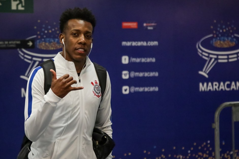 Moisés na chegada ao estádio antes da partida contra o Fluminense