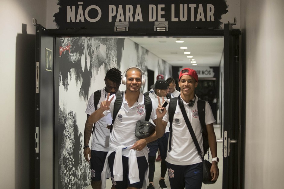 Pedrinho e Clayton antes da partida contra o Patriotas pela Sulamericana