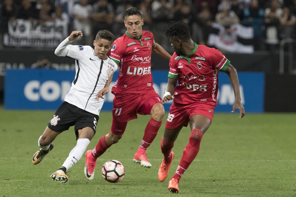 Meia marcou primeiro gol com a camisa do Corinthians nesta quarta-feira