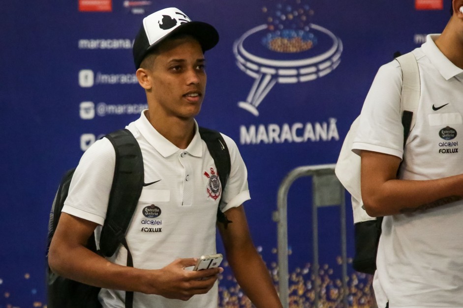 Pedrinho na chegada ao estádio antes da partida contra o Fluminense