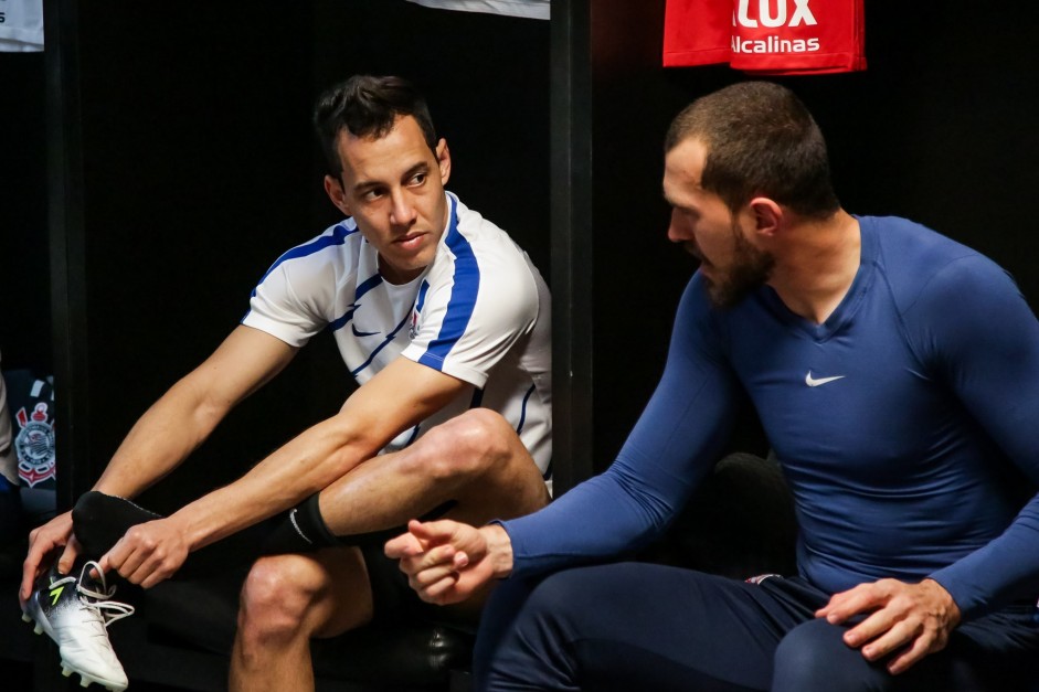 Rodriguinho e Walter antes da partida contra o Fluminense