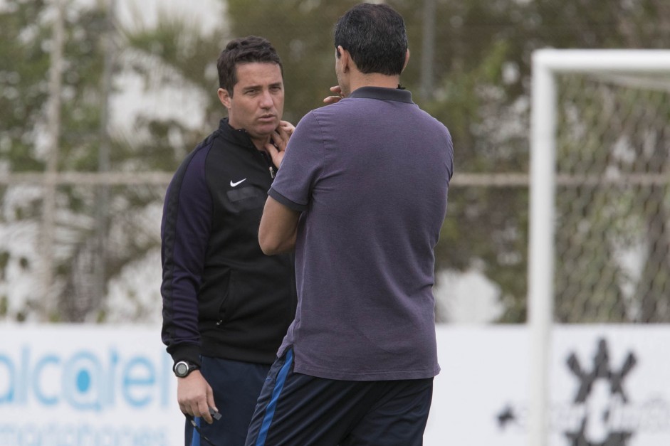 Osmar Loss  visto no Corinthians como um treinador mais ofensivo do que Carille