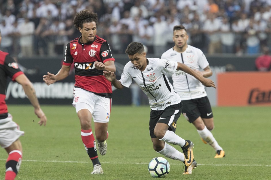 Corinthians e Flamengo se reencontram na tarde deste domingo