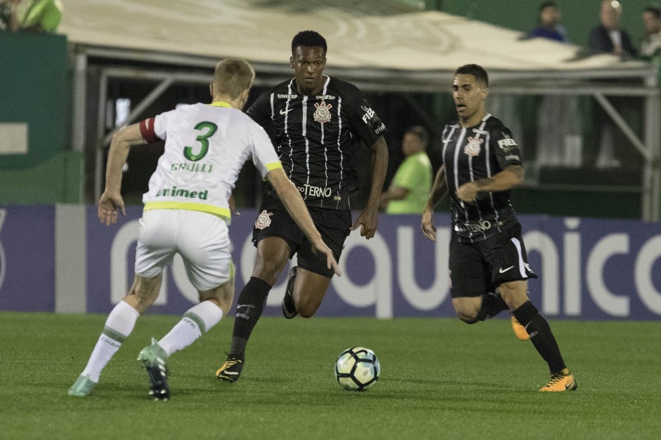 Chapecoense pode ser beneficiada em caso de vitória do Corinthians sobre o Flamengo Chapecoense pode ser beneficiada em caso de vitória do Corinthians sobre o Flamengo