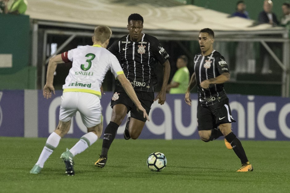 Corinthians ganhou da Chapecoense, em Chapec, no ltimo lance do jogo