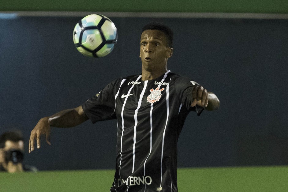 Uniforme do Corinthians tem o espao master vazio