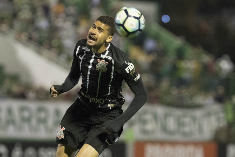 O zagueiro Lo Santos superou as expectativas e foi o nome do jogo contra a Chapecoense