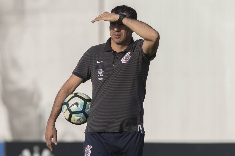 Carille comandou treino esvaziado nesta sexta-feira