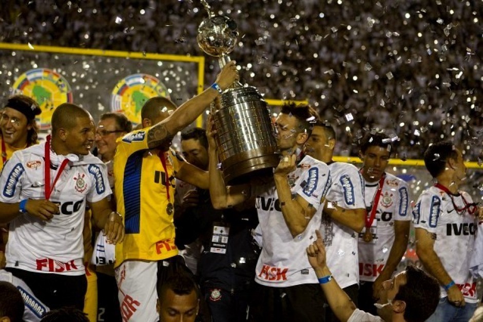 Invicto, Corinthians conquistou o ttulo indito da Libertadores em 2012; em 2018 a busca  pelo bi