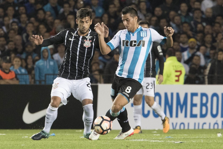 Camacho entrou como titular diante o Racing, na Argentina Camacho entrou como titular diante o Racing, na Argentina