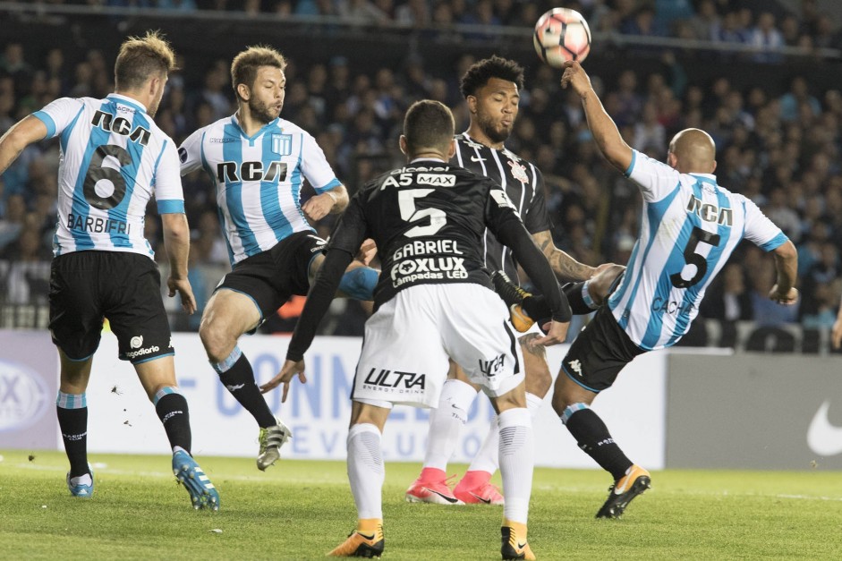 Timão não conseguiu furar a retranca do Racing e foi eliminado da Sul-Americana Timão não conseguiu furar a retranca do Racing e foi eliminado da Sul-Americana