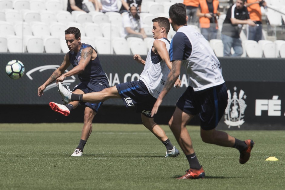 O treino foi intenso na Arena Corinthians; O elenco enfrenta o So Paulo, neste domingo