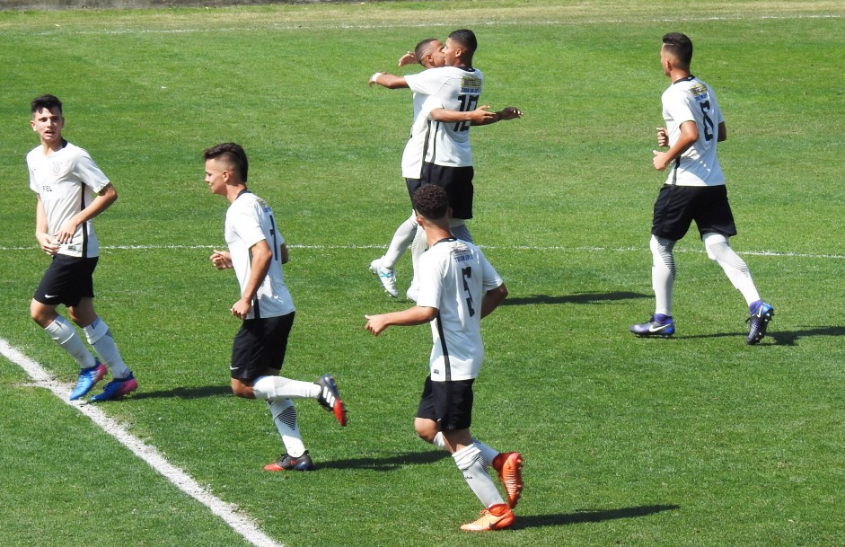 Sub-15 e Sub-17 deram incio ao fim de semana de futebol do Corinthians