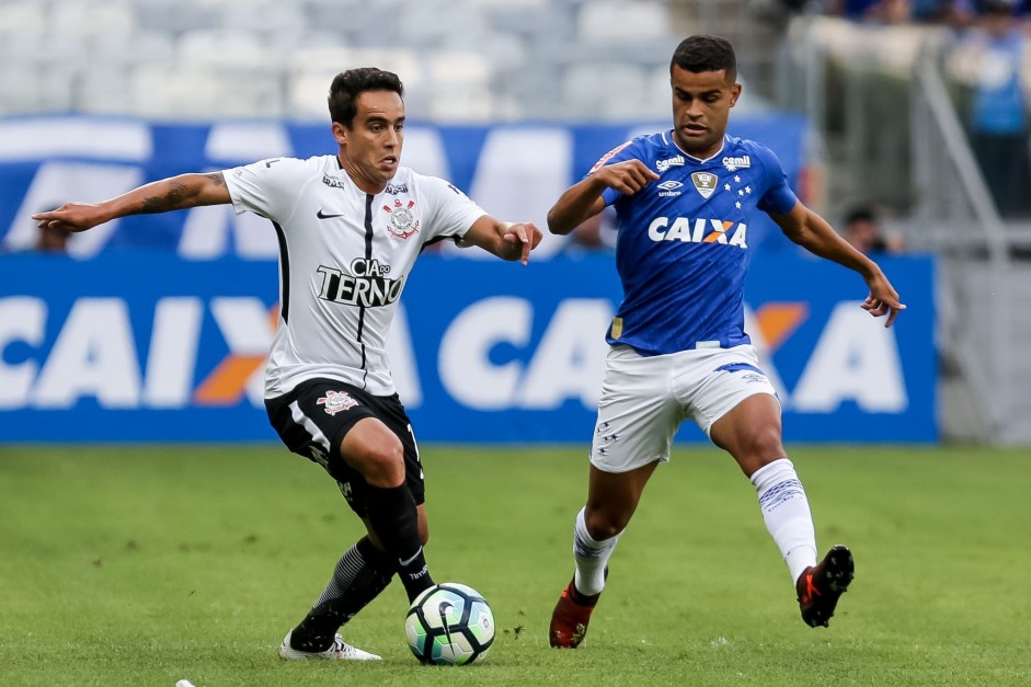 Jadson também foi titular diante o Cruzeiro no Mineirão