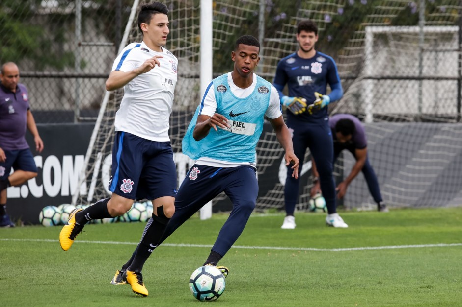 Mantuan e Carlinhos durante o ltimo treino do Timo antes de encarar o Cruzeiro