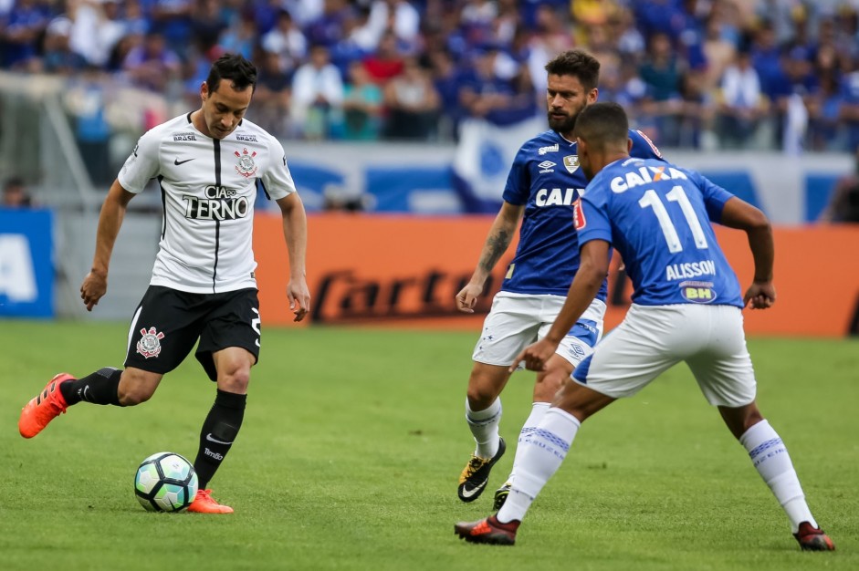 Rodriguinho entrou como titular, mas foi substituído no segundo tempo contra o Cruzeiro