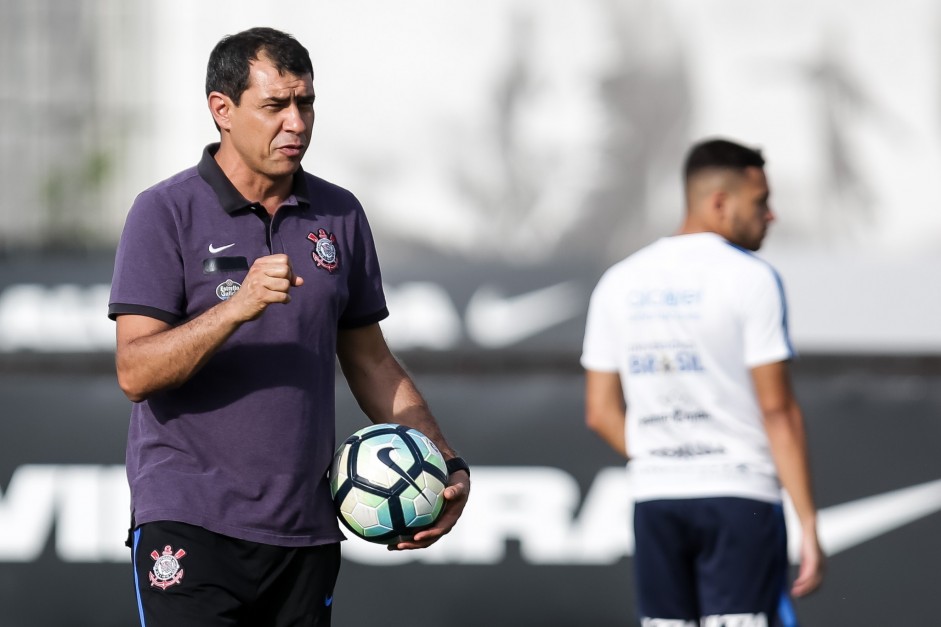 Carille comandou o treino do Corinthians