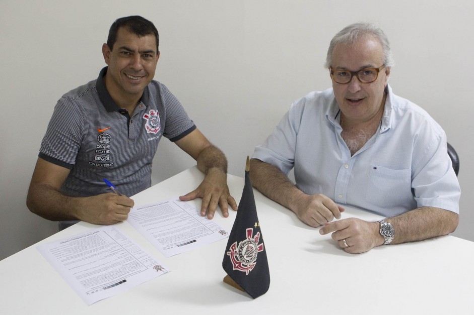 Carille renovou contrato com o Corinthians recentemente at o fim de 2019