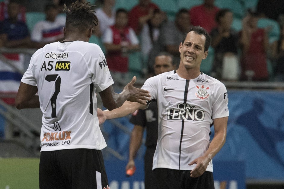Corinthians amargou uma derrota para o Bahia na ltima rodada