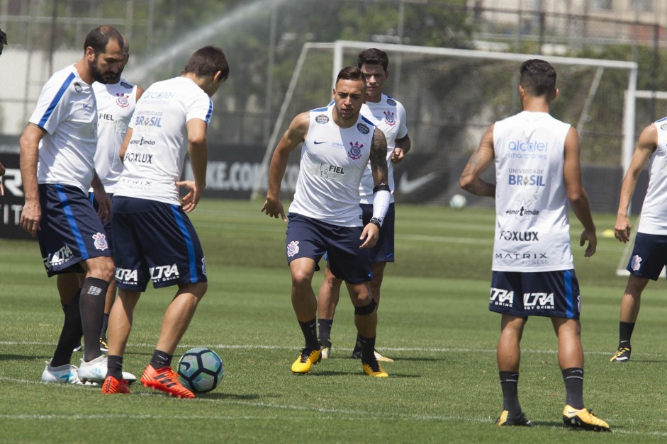 Os titulares foram a campo para treinar