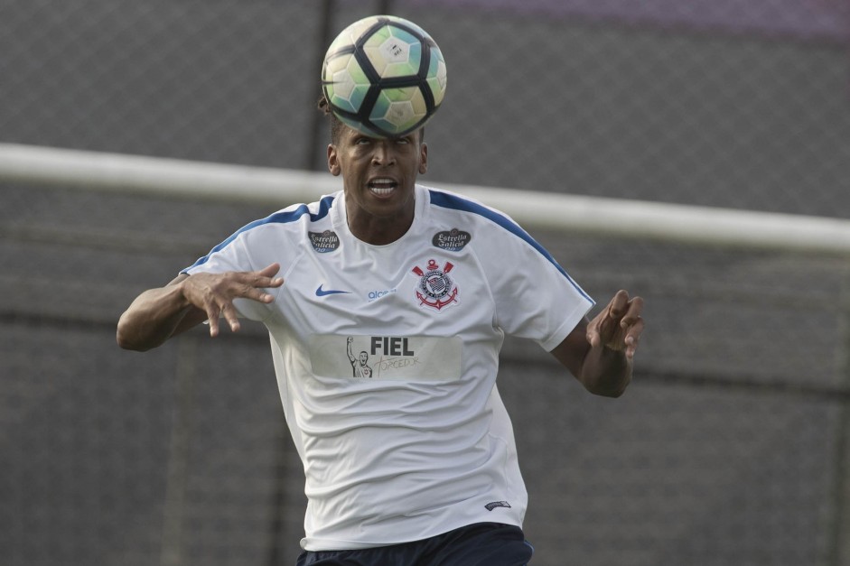 Jô no treino desta terça-feira no CT Joaquim Grava