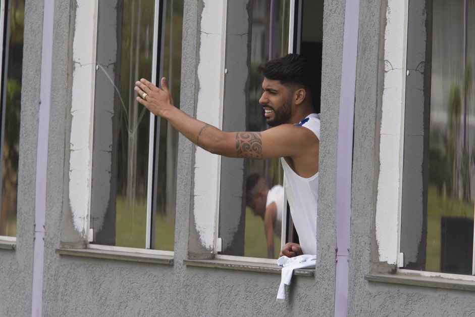 Cadê você, Vilson? O zagueiro Vilson no treinamento desta sexta-feira