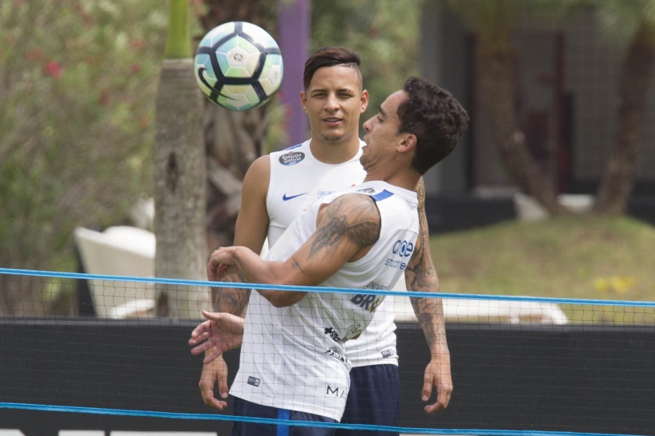 Jadson e Arana no treino desta sexta-feira; Foco no Botafogo