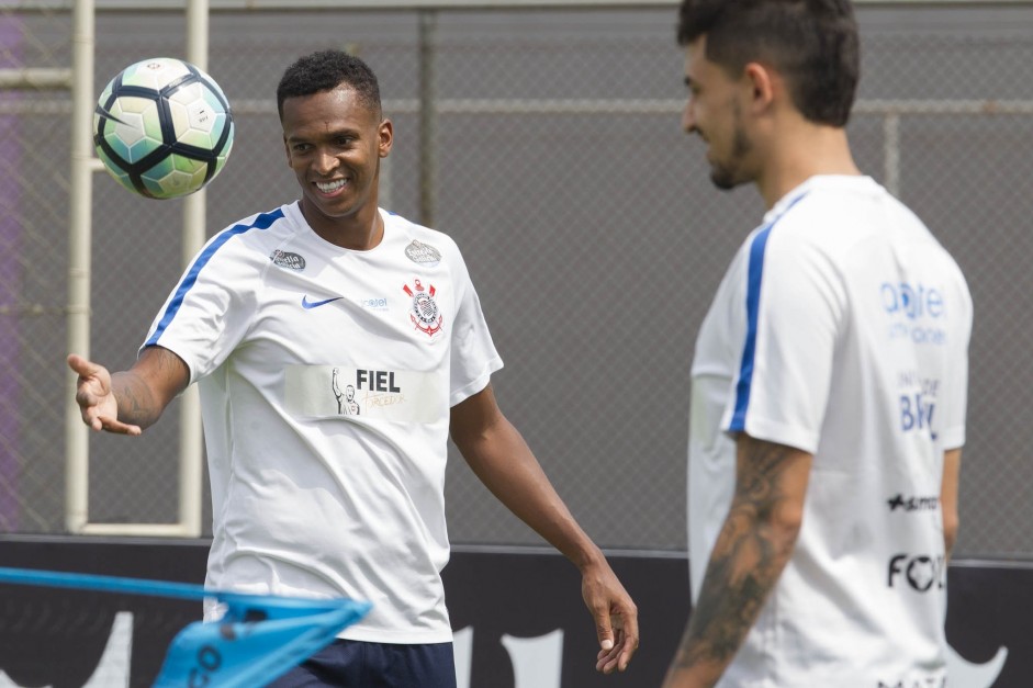 Jô e Pedro Henrique no treino desta sexta-feira no CT Joaquim Grava