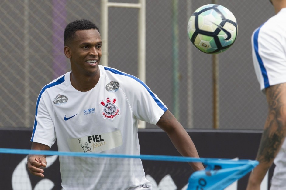 Jô no treino desta sexta-feira no CT Joaquim Grava