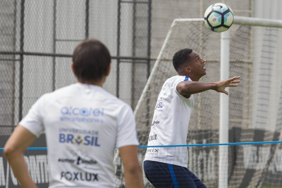 Jô treina no CT de olho no Botafogo