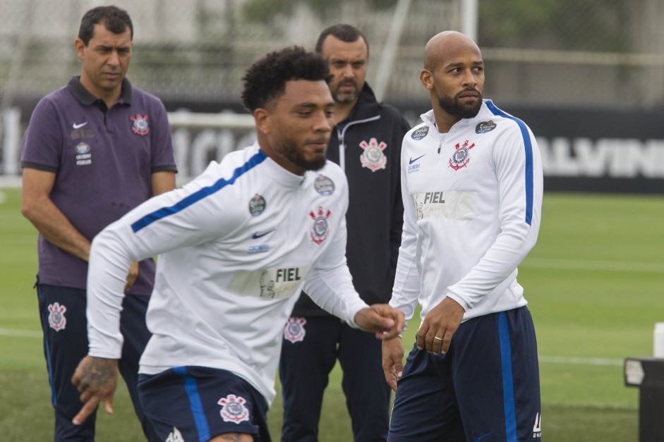 Kazim, Fellipe Bastos e Carille no CT