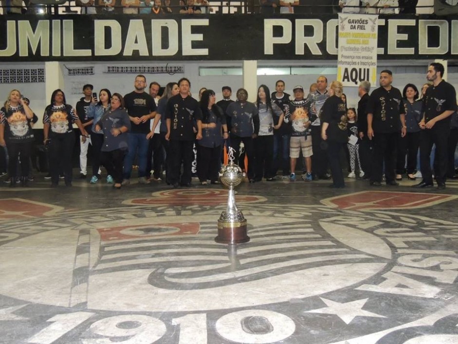 Atletas do Corinthians/Audax levaram trofu  Gavies da Fiel