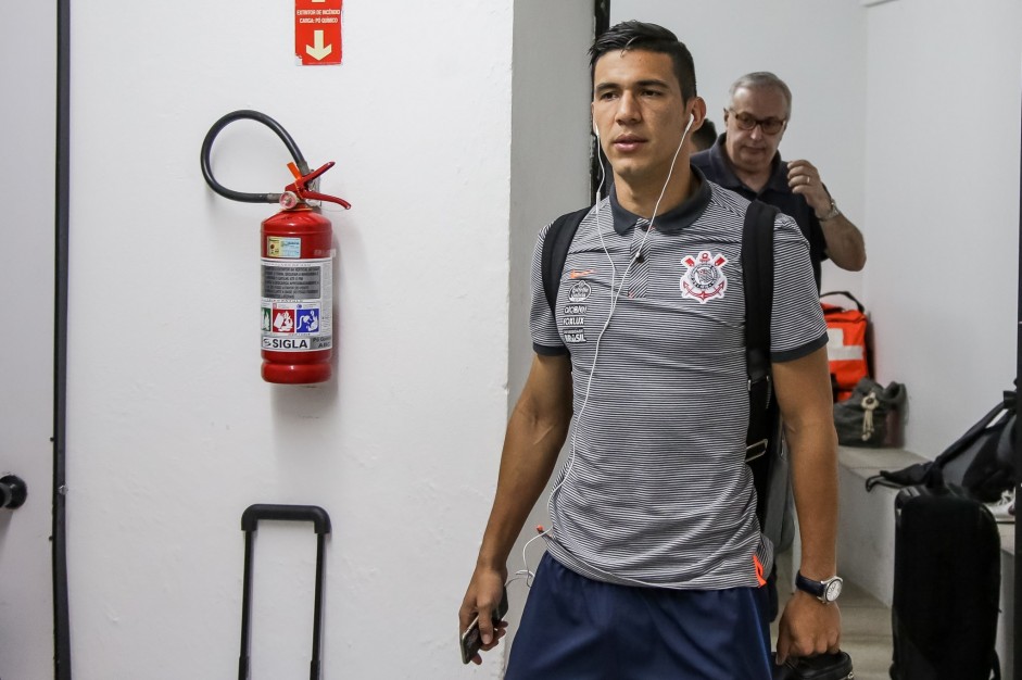 Balbuena chega no vestirio antes da partida contra a Ponte Preta