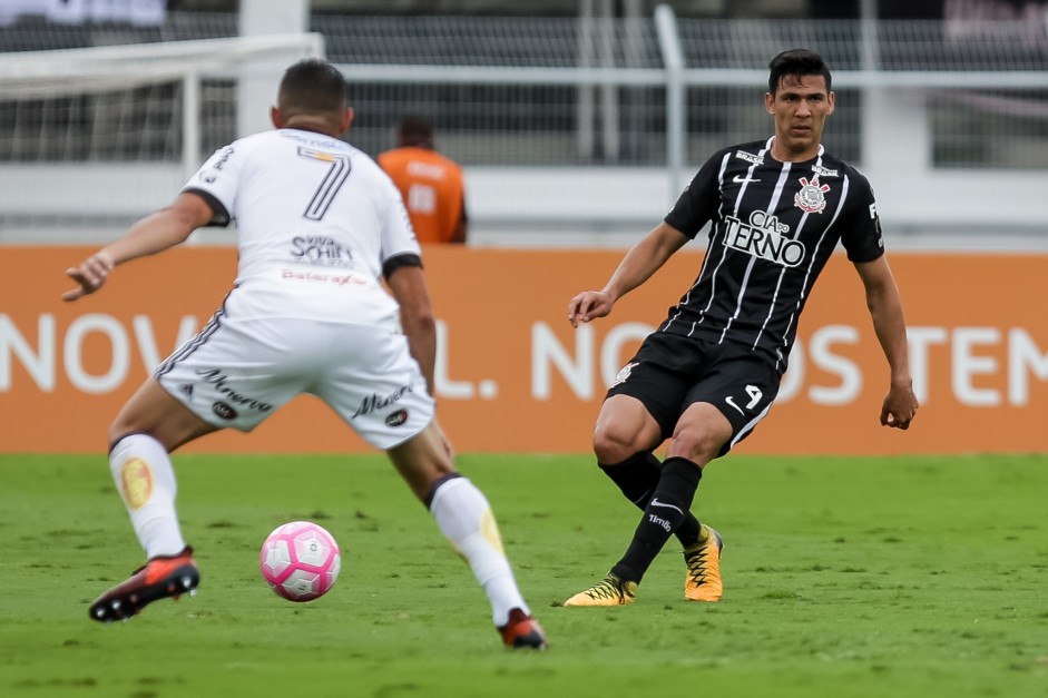 Balbuena em ao na partida contra a Ponte Preta