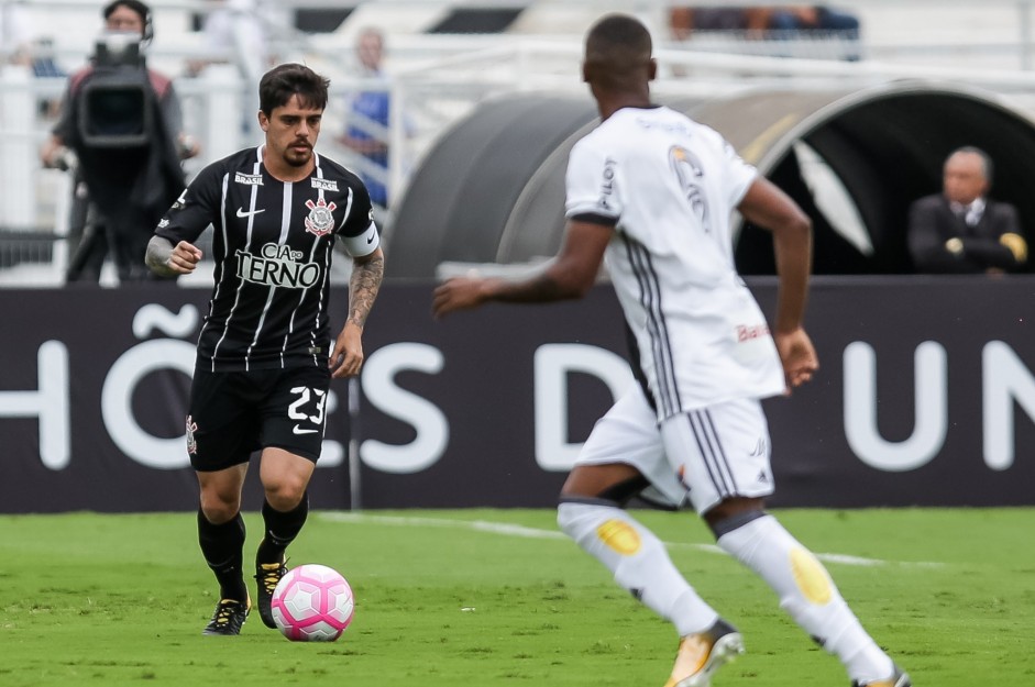 Fagner em ao na partida contra a Ponte Preta