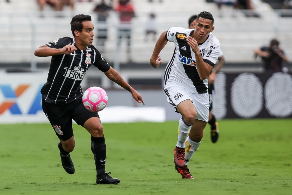 Jadson em ao na partida contra a Ponte Preta