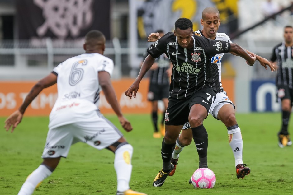 Jô em ação na partida contra a Ponte Preta