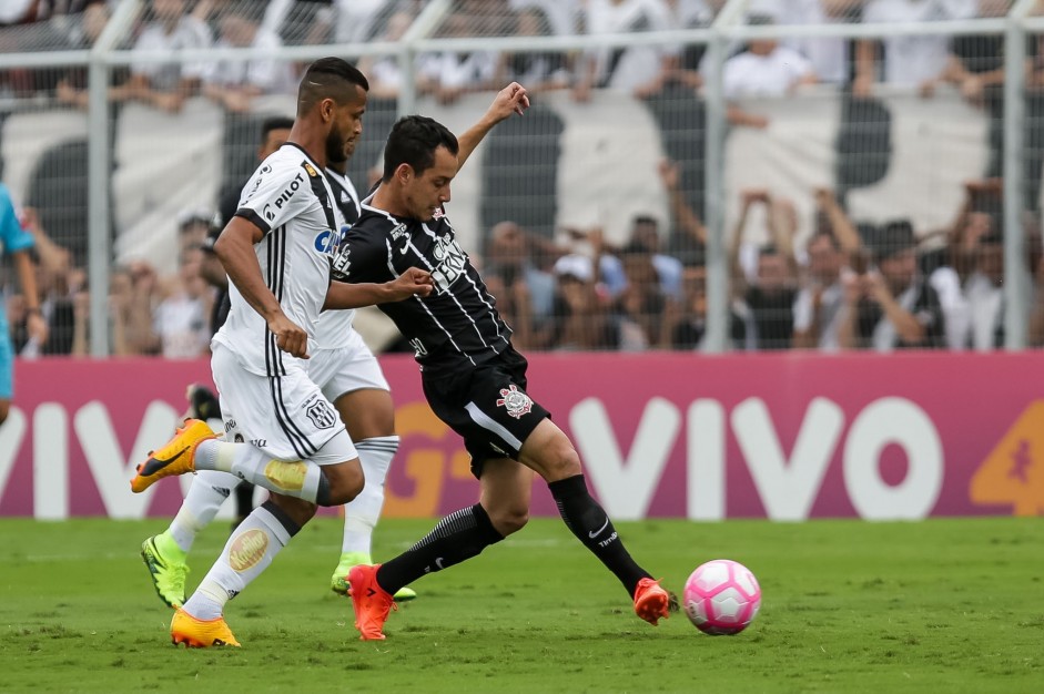 Rodriguinho em ação na partida contra a Ponte Preta