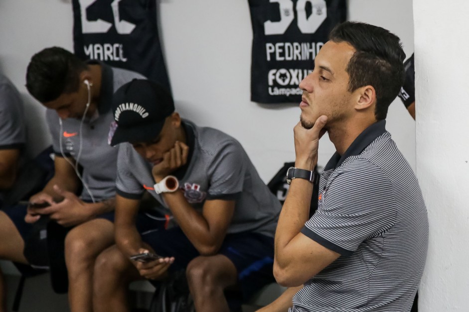 Jogadores no vestirio do estdio Moiss Lucarelli, nesse domingo