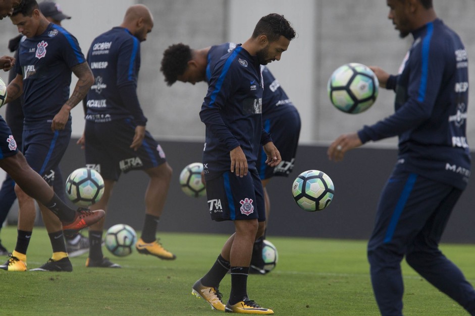 O Corinthians realizou treinamento ttico na tarde desta tera-feira