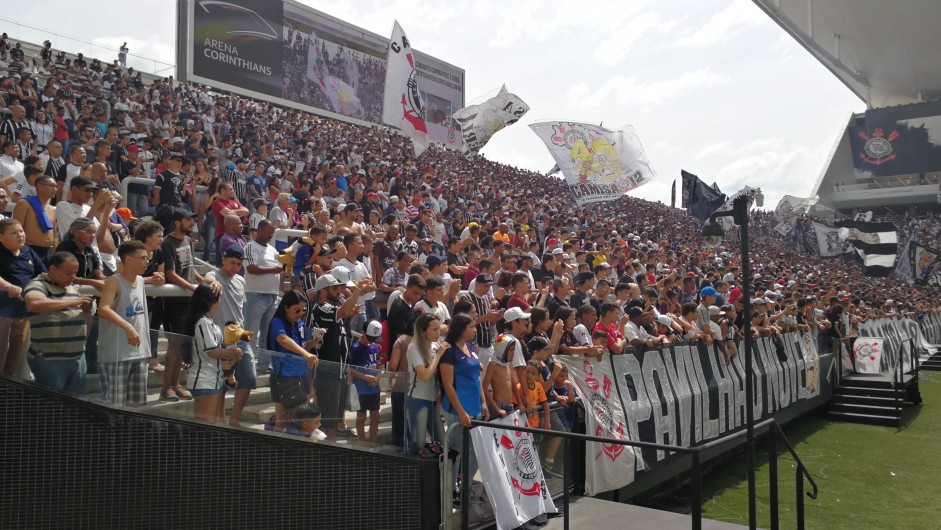 Em alta nas arquibancadas, torcida do Corinthians viveu semana fraca em novas cadastros no FT