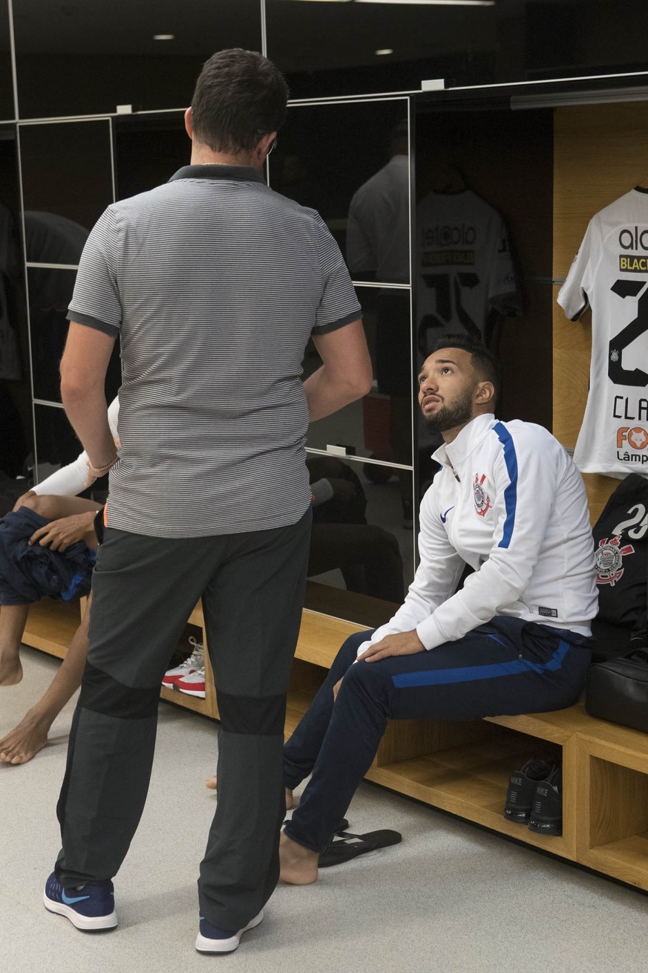 Clayson no vestiário da Arena Corinthians