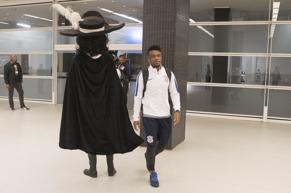 Paulo Roberto chegando à Arena Corinthians para o jogo de volta contra o Avaí